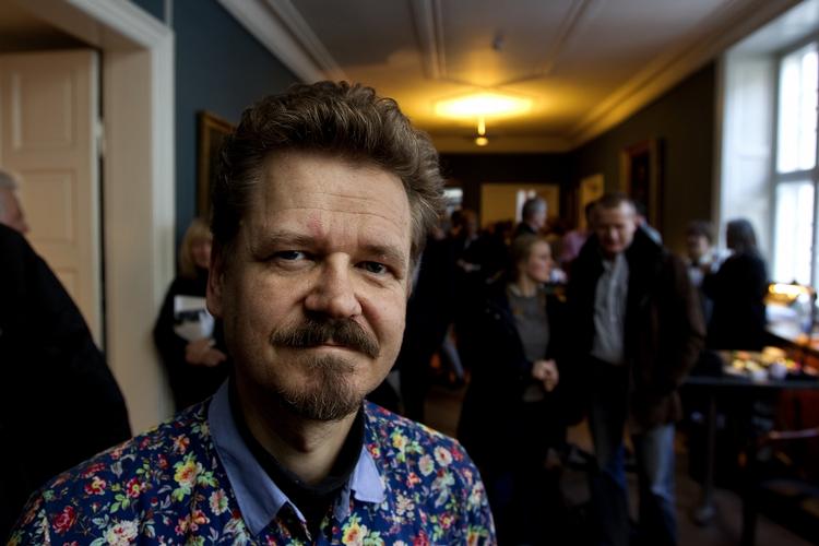Priser. Kim Leines bog 'Profeterne i Evighedsfjorden' er også indstillet til Politikens Litteraturpris 2012. 