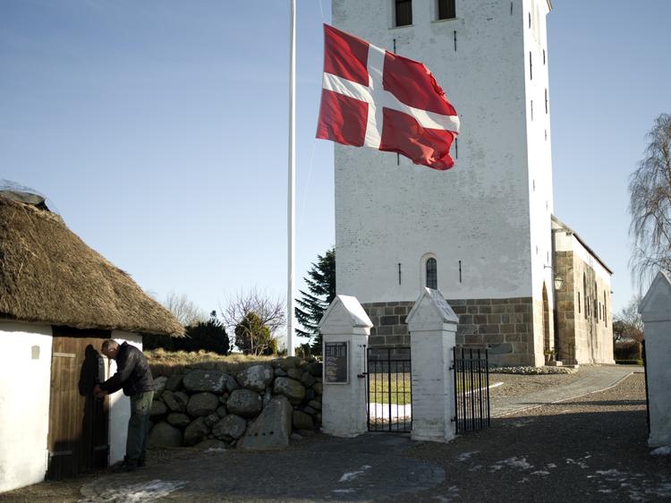 Modgang. Tomme kirkerum og overskredne budgetter - den danke folkekirke har det svært for tiden. 