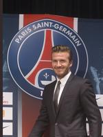 velgører. David Beckham vil gerne hjælpe både PSG og franske børn. 