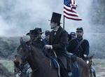 Oscarkandidat. Daniel Day-Lewis' portræt af Abe Lincoln bliver allerede nu omtalt som en af hans livs præstationer, og en værdig kandidat til oscaren for bedste hovedrolle. 