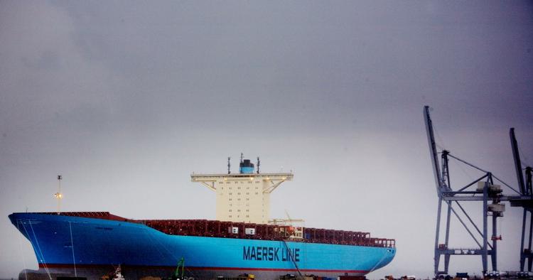 mastodont. 'Emma  Mærsk' blev bygget i 2006 og var dengang verdens største containerskib. Det måler 398 meter i længden og er 56 meter bredt. 