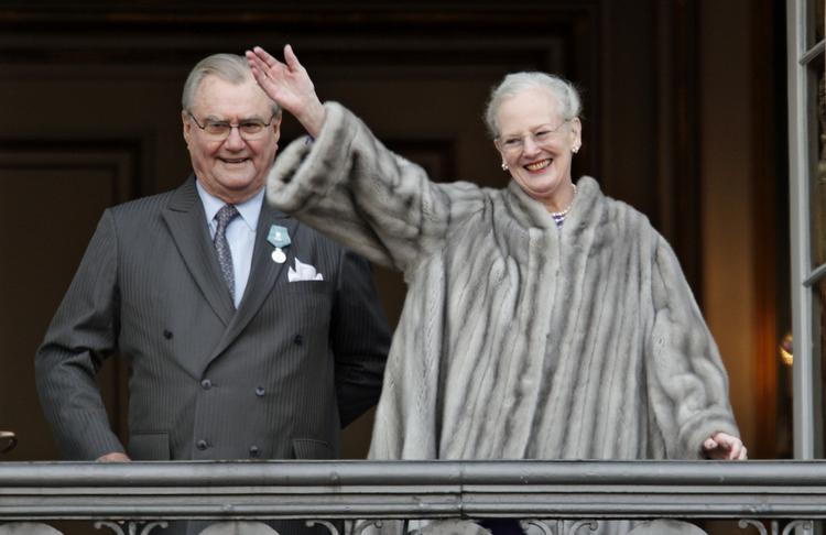 dejavu. Prins Henrik har jævnligt luftet sin utilfredshed med, at han ikke må kalde sig konge. Det er sket både i 1996 og i 2002. 