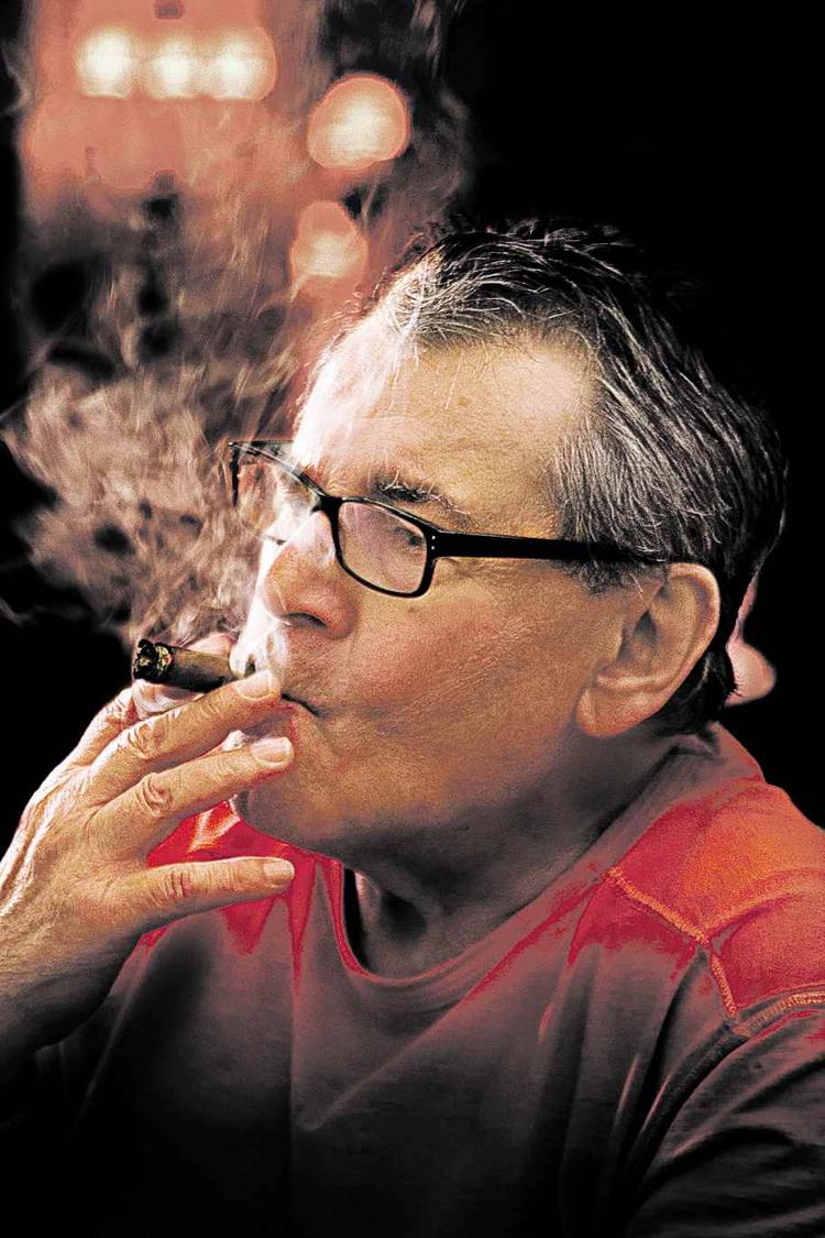 uimponeret. Milos Forman har tilsyneladende  aldrig måttet  trækkes med et stort ego, der  skulle fodres.  I stedet har han  viet sit liv og sine film til frihed,  herunder også  retten til at nyde  en god cigar. 