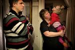 »Vi er kronisk trætte begge to«, siger Jacob og Birgitte om deres liv. Der er så mange læger og myndigheder  involveret, at  de drømmer om en person med et overblik. »Men I kender jeres barn bedst - I er nok nødt til selv at være tovholdere«, som en læge siger. 