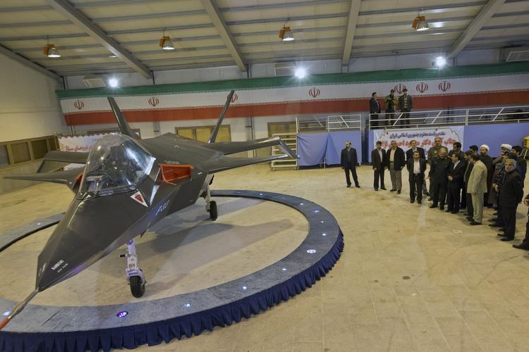 Kampfly. Iran har fremstillet et nyt jagerfly, som præsident Ahmadinejad kalder et af verdens mest avancerede kampfly. 