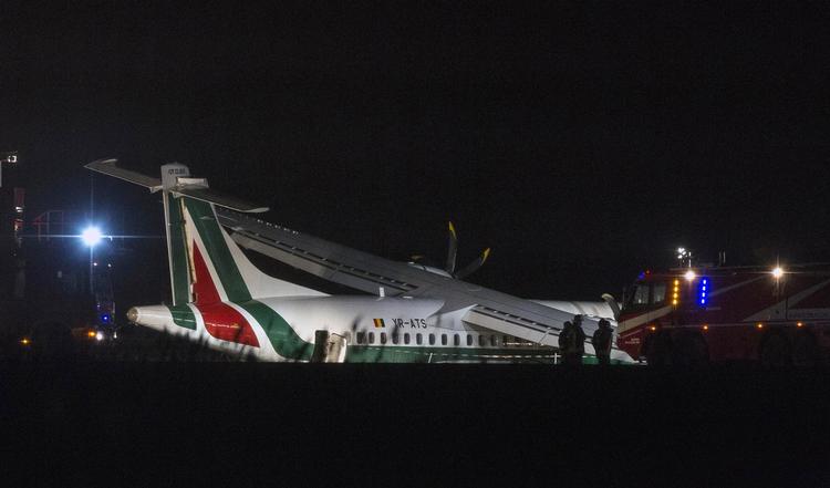 forulykket. Der var 50  mennesker om bord på flyet fra det rumænske luftfartsselskab Carpatair, da det kørte af landingsbanen. 