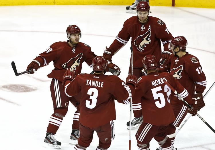 MÅLSCORER. Med en scoring for Phoenix Coyotes er Mikkel Bødker (tv.) oppe på syv point i denne sæson. 