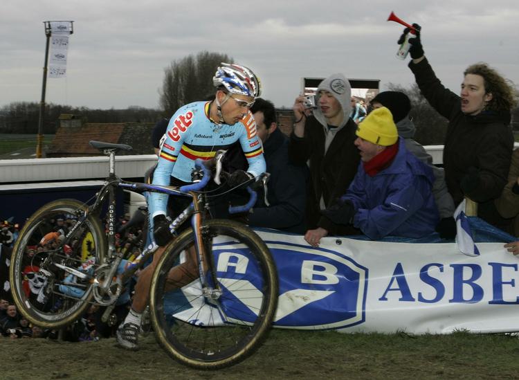 Verdensmester. For anden gang blev Sven Nys verdensmester, denne gang i en alder af 36 år. 