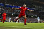 1-2. En brysttæmning og en helflugter af Steven Gerrard og så førte Liverpool 2-1 ude mod Manchetser City. 