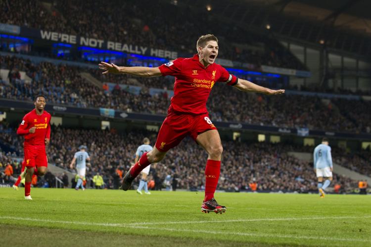 1-2. En brysttæmning og en helflugter af Steven Gerrard og så førte Liverpool 2-1 ude mod Manchetser City. 