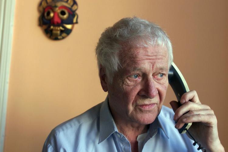 Fødselar. Æblet falder ikke langt fra stammen - tre generationer af familien Blædel har levet af at skrive. 
