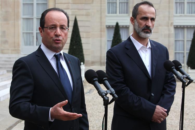 Allierede. Frankrig var det første vestlige land til officielt at anerkende oppositionen som repræsentanter for Syrien efter et møde i november mellem Moaz al-Khatib og François Hollande. 
