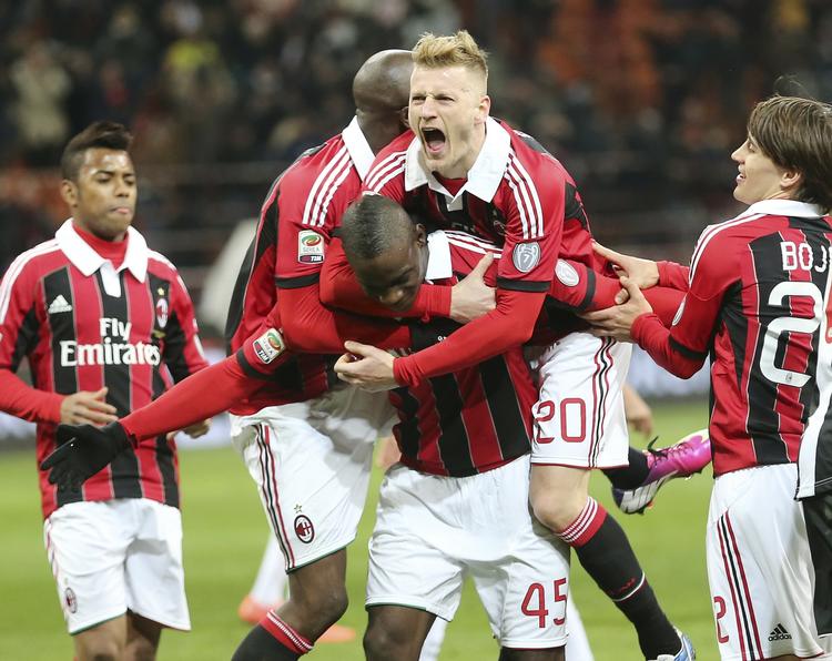 2xBalotelli. Hjemmepublikummet så Mario Balotelli vise sig fra sin bedste side, da han sikrede Milan sejren over Udinese. 