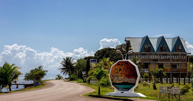Roligt. Belize er en stor krydstogtdestination. Gæsterne fra skibene når bare aldrig hele vejen til byen Punta Gorda, hvor livet går sin helt egen, rolige gang. 