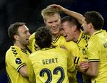 DRAMA. Fodboldspillerne i Brøndby har fået penge på kontoen. Udover økonomiske problemer kæmper klubben med en truende nedrykning fra Superligaen. 