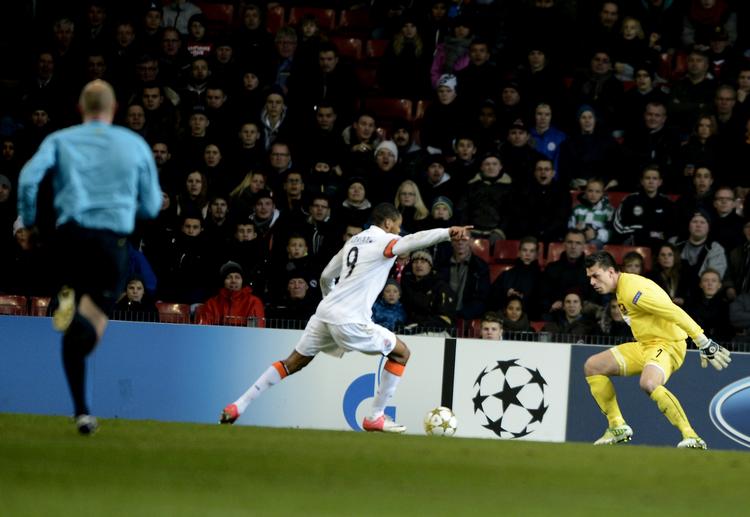 Snydemålet. Fordi Antony Gautier ikke kunne andet end at dømme mål, da Luiz Adriano løb ned og scorede til 1-1 bag Jesper Hansen, skal fodboldloven ændres. 