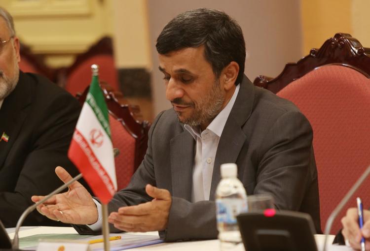 Opfordring. Det syriske folk skal selv vælge deres regering, siger Irans præsiden, Mahmoud Ahmadinejad. 