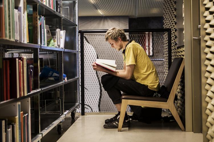 nedskæringer. De største besparelser på biblioteksbudgetterne finder man i Region Hovedstaden, hvor kommunerne samlet har sparet hele 205 millioner kroner, svarende til 18 procent, siden 2007 