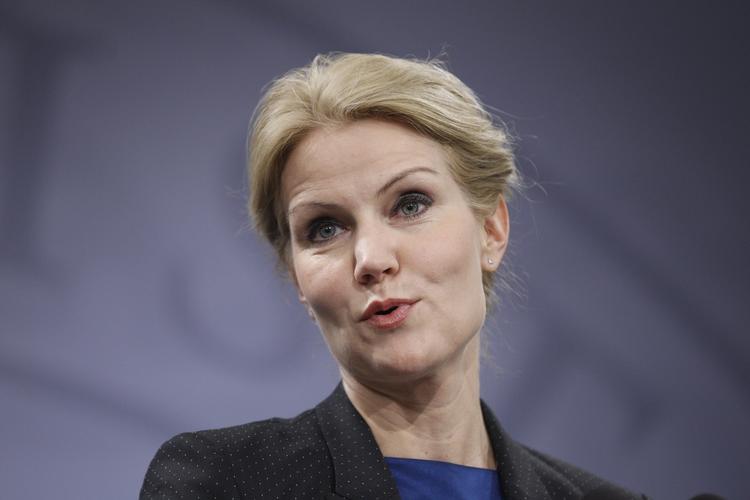 beskæftigelse. Helle Thorning-Schmidt bebudede på sit pressemøde i dag, at regeringen vil nedsætte et udvalg, der skal kulegrave Danmarks beskæftigelsesindsats. 