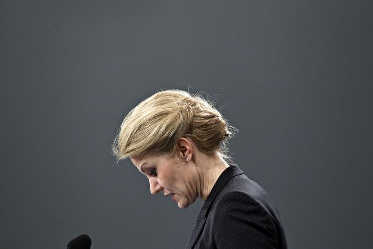 stort. Minedriften i Grønland fylder meget af dagen for statsminister, Helle Thorning-Schmidt, som måtte besvare spørgsmål om emnet på sit ugentlige pressemøde. Senerer i dag skal hun også i samråd om sagen. 