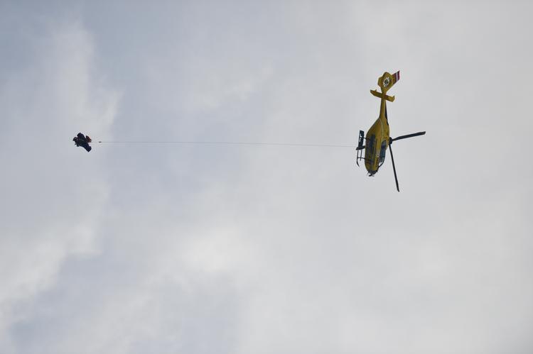 Favoritten. Efter et styrt blev Lindsey Vonn fløjet på hospitalet i en helikopter. 