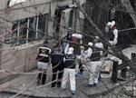 BOMBETERROR. Tyrkiske betjente ved gerningsstedet efter selvmordsangrebet ved den amerikanske ambassade i Ankara. 