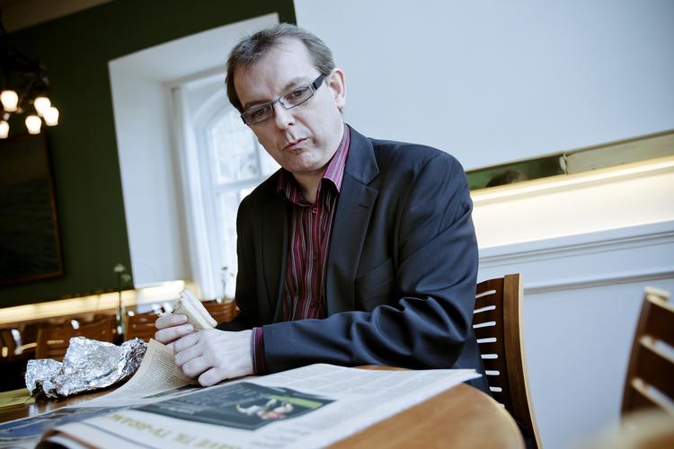 Krav. For erhvervsordfører Hans Kristian Skibby (DF) er betingelserne klare:  »Poul Schmith må vænne sig til en mindre fast aftale«. 