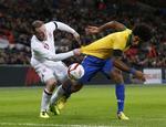 effektiv. Wayne Rooney (tv) scorede for England i sejren over Brasilien. 
