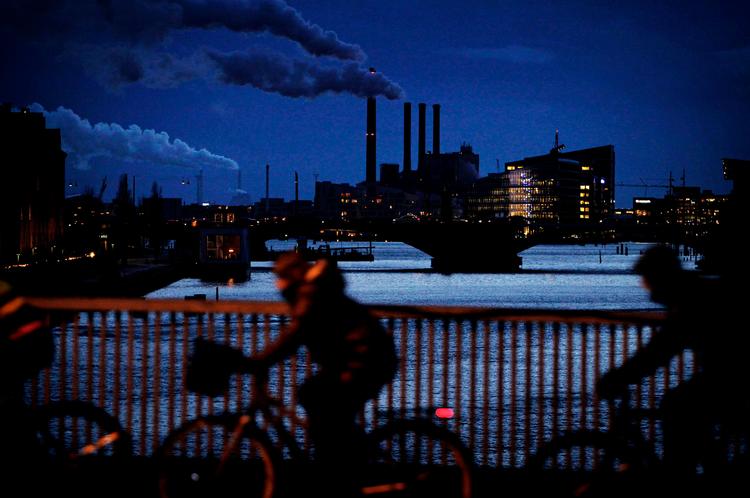 Trængsel. Havnetunnelen skal blandt andet at aflaste Knippelsbro (forrest) med 11.200 biler daglig i 2032 og Langebro (bagest) med 23.700 biler. 