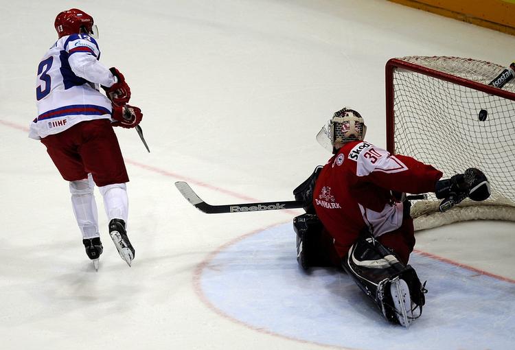 Med. 23-årige Frederik Andersen gjorde det så godt i sin ene sæson i Sverige, at der blev sendt bud efter ham fra NHL i 2012. 