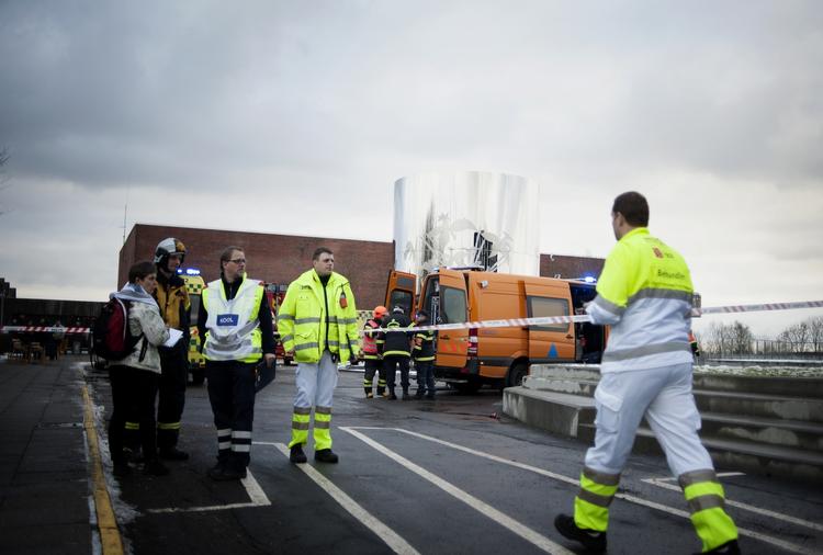 Evakuering. Langkær Gymnasie i Aarhus blev i går evakueret, fordi flere elever blev syge pga. tåregas. 