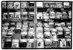 digitalisering. Når bibliotekernes musikafdelinger lukker, er det, fordi den digitale udvikling har skabt et bibliotek, som overtrumfer det lokale. 