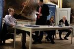 Debat. Overrabiner Bent Lexner taler ved debatmødet. De øvrige talere er Morten Frisch, Leo Milgrom og Torben Mark Pedersen. 