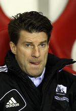undren. DBU's generalsekretær Jim Stjerne Hansen tvivler på, at Michael Laudrup (billedet) har fået overtalt Morten Wieghorst til at være hjælpetræner i Swansea. 