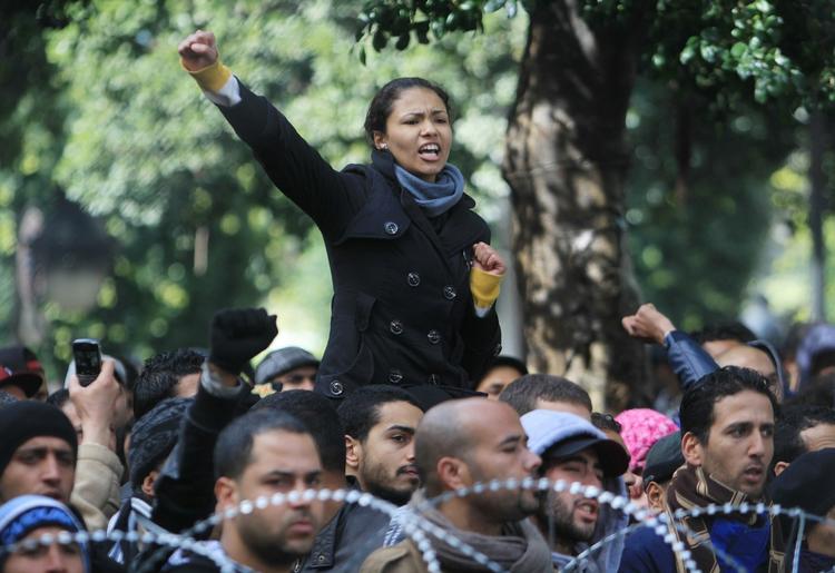 Protest. Billede fra gårsdagens demonstration i Tunis, Tunesien. Også i dag forventes der mange mennesker på gaden. 