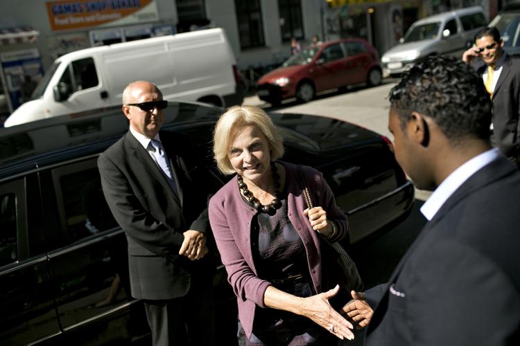 LOKALT. Laurie Fulton har under sin ambassadørtjeneste gjort meget ud af at møde danskere, dér hvor de er. I dette tilfælde dansk-somaliere på Griffenfeldsgade. 