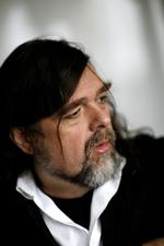 international. 55-årige Kristian Levring instruerer western, der skal optages i Sydafrika i foråret. 