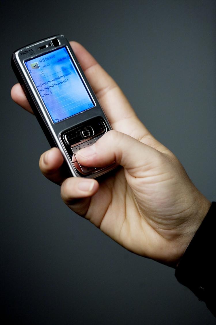 Ransagning. Østjyllands Politi har i en sag vurderet, at det er okay, at arbejdsgiveren tjekkede sin medarbejders sms-beskeder. 