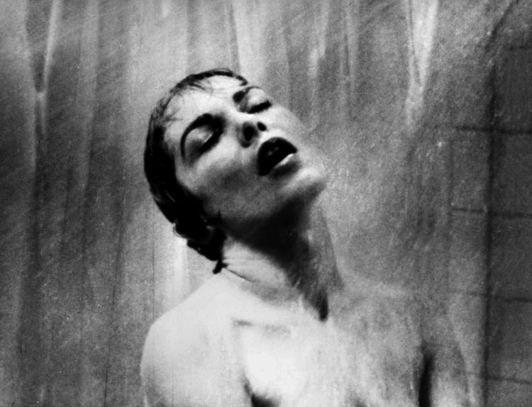 gys. Janet Leigh i brusebadsscenen i Alfred Hitchcock-klassikeren 'Psycho'. Det hele var bare for sjov, og filmen er en komedie, lyder det fra instruktøren på et interviewklip, som BBC er stødt på i arkiverne. 