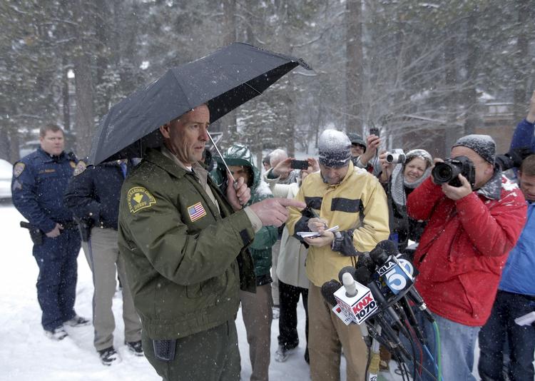 Sheriffen for San Bernadino County, John McMahon, kunne til morgen lokal tid fortælle, at der ingen spor er af den 33-årige Christopher Dorner, som mistænkes for at stå bag tre drab. 