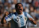 comeback. Juan Roman Riquelme har ikke fået helt det udbytte i karrieren, som hans store fodboldtalent berettiger. Men som 34-årig forsøger han på opfordring at vende tilbage til topfodbold. 