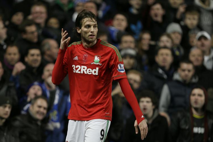veltilpas. Topscorer i Swansea, Michu, ser en oplagt mulighed for at komme i gang med scoringen igen i dagens opgør mod bundproppen QPR. 