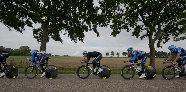 cykeltyve. 17 af de dyreste cykelmodeller blev natten til i dag stjålet fra Garmin-Sharp-holdet, der her træner. 