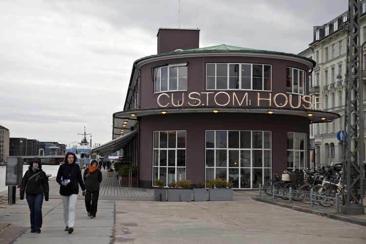 Forbi. Det ambitiøst istandsatte Custom House drejer nøglen om. 
