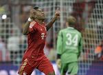 Danke. Østrigske David Alaba takker de højere magter, efter at han åbnede scoringen mod Schalke. 