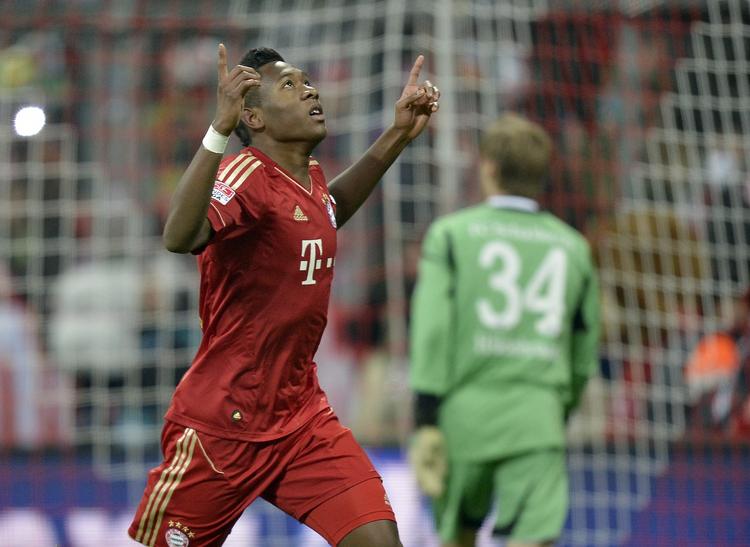 Danke. Østrigske David Alaba takker de højere magter, efter at han åbnede scoringen mod Schalke. 