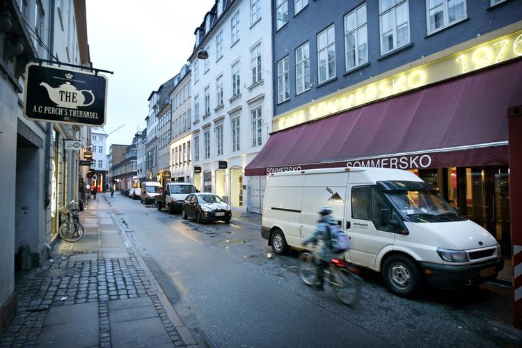 Dyrt. Lejepriserne på forretningslokaler i Kronprinsensgade stiger med op til 300 procent. Det samme gælder den tilstødende Pilestræde. 