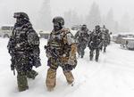 Jaget. Christopher Dorner er den mest eftersøgte mand i USA lige nu. Horder af betjente og specialenheder leder i et bjergområde omkring byen Big Bear i Californien. 