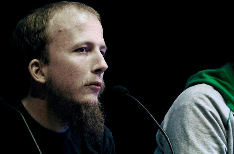 Pirateri. Det var som at leve i en spionfilm, fortæller instruktøren, Simon Klose, om de fem år, han har brugt på at lave sin piratfilm. 