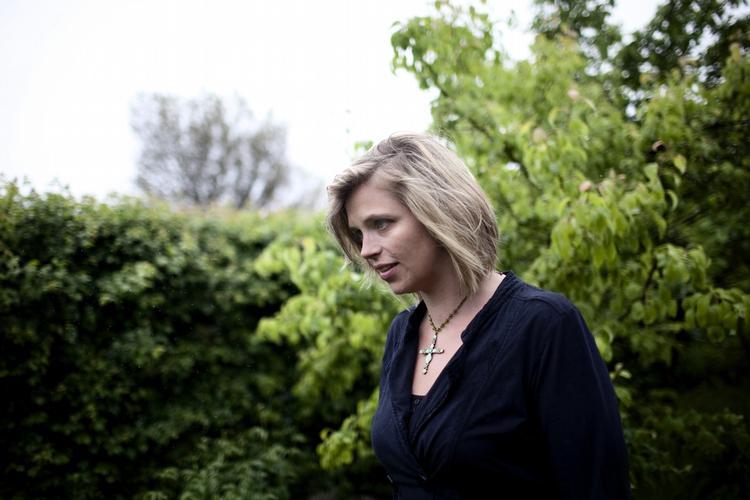 Problematisk. Katrine Winkel Holm fik lov at sige uimodsagt i TV-avisen, at vold er noget, »som ligger i islams dna«. 